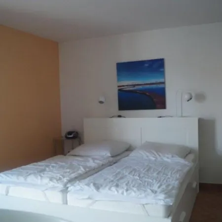 Mit Balkon Und Wasserblick Apartment